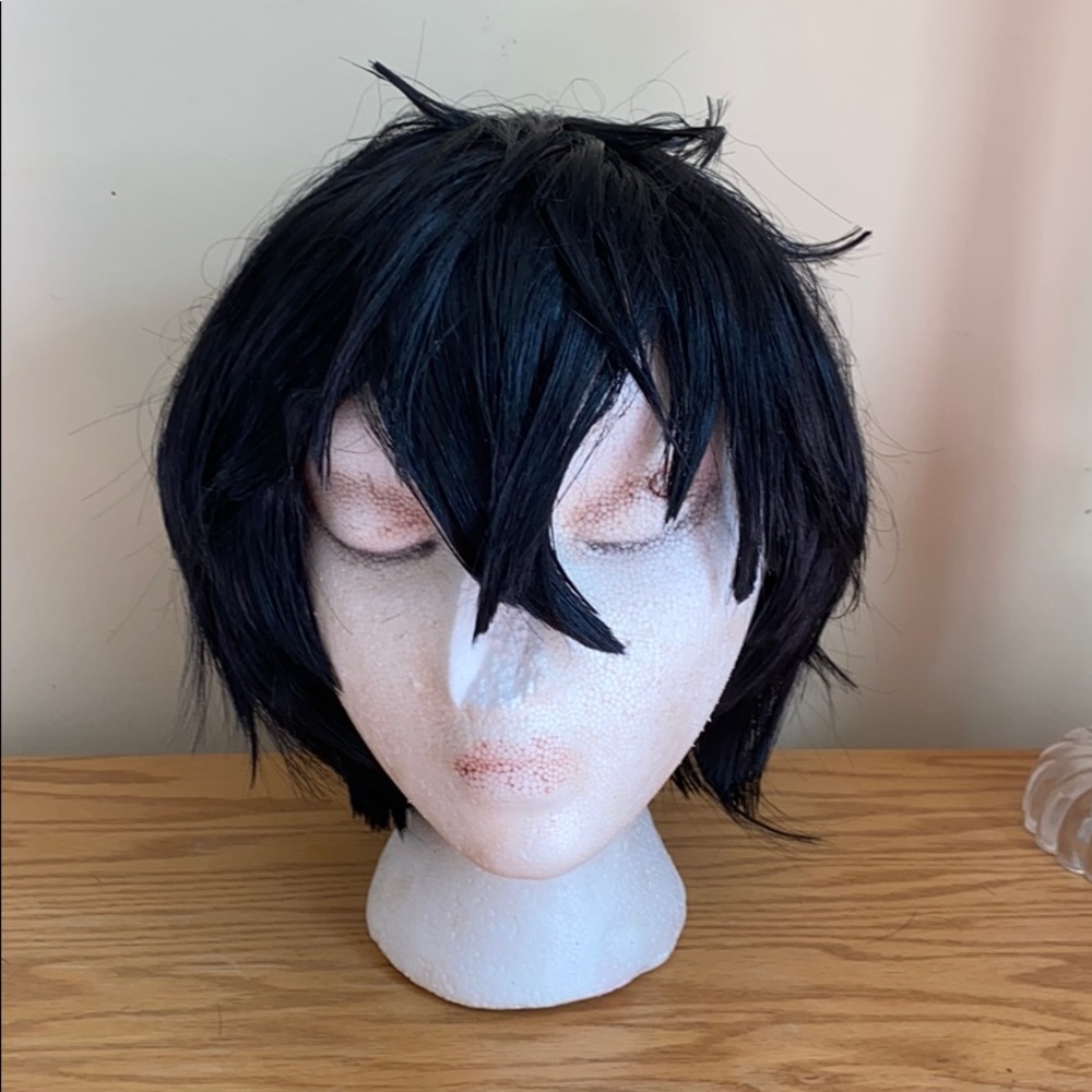 Styled short back messy wig